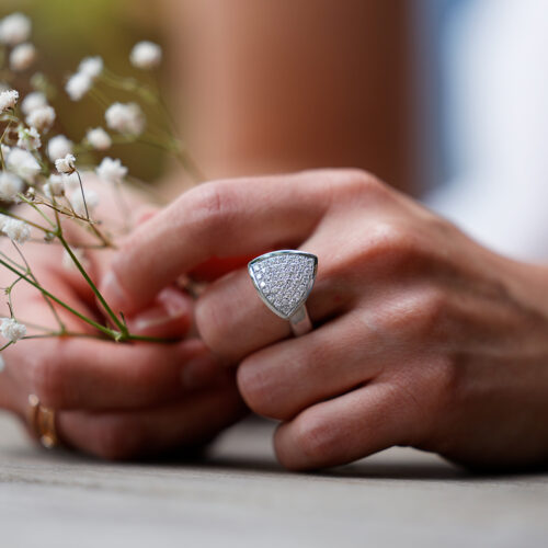 Diamond ring in white gold