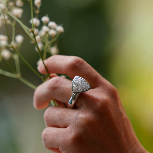 Diamond ring in white gold