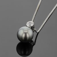 white gold pendant with black Tahiti pearl and diamond