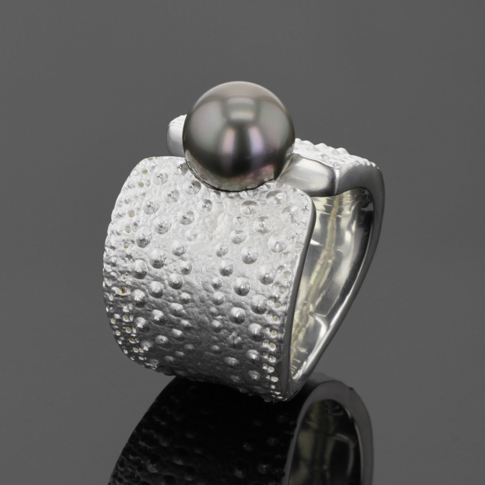 big silver ring with sea urchin texture and Tahiti pearl