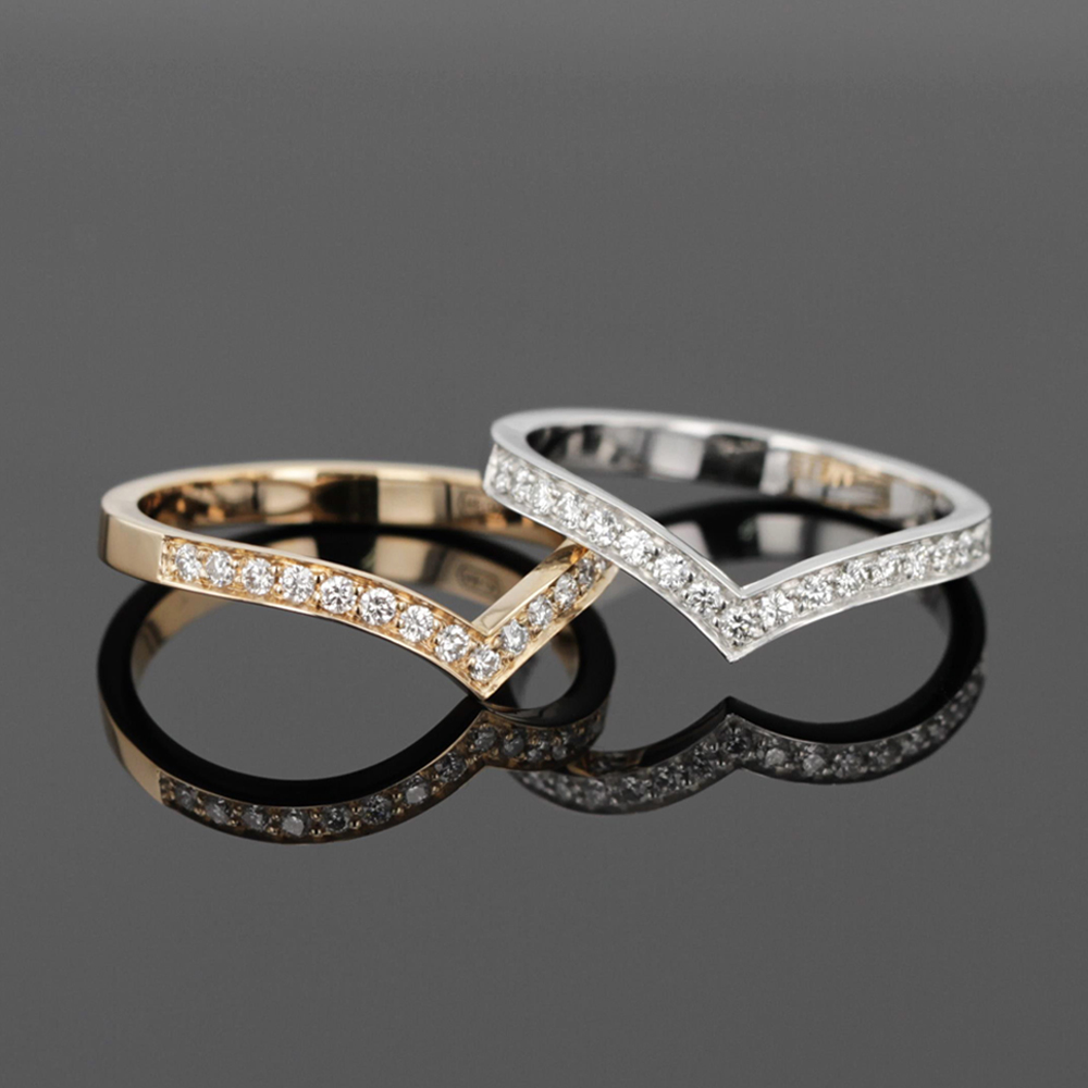 engagement rings in white and yellow gold with diamonds