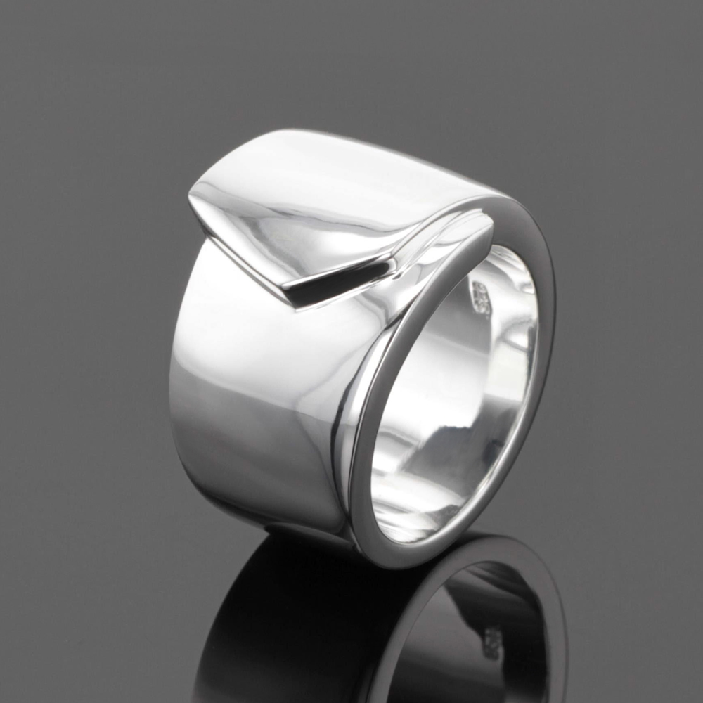 Mauritius jewellery: polished silver ring