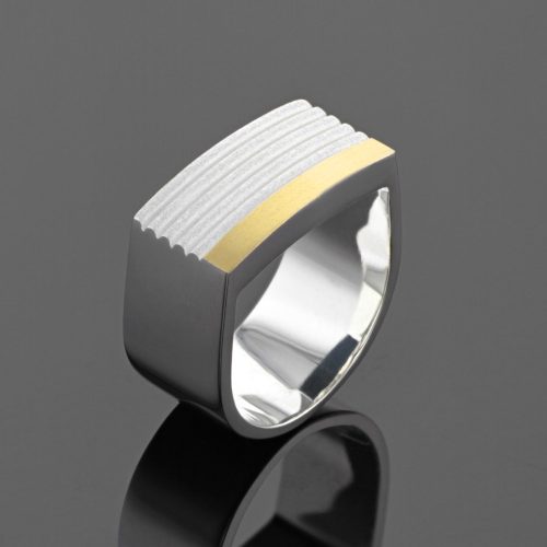 Statement ring in silver and gold