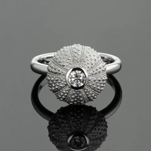 Sea urchin ring in white gold with a diamond