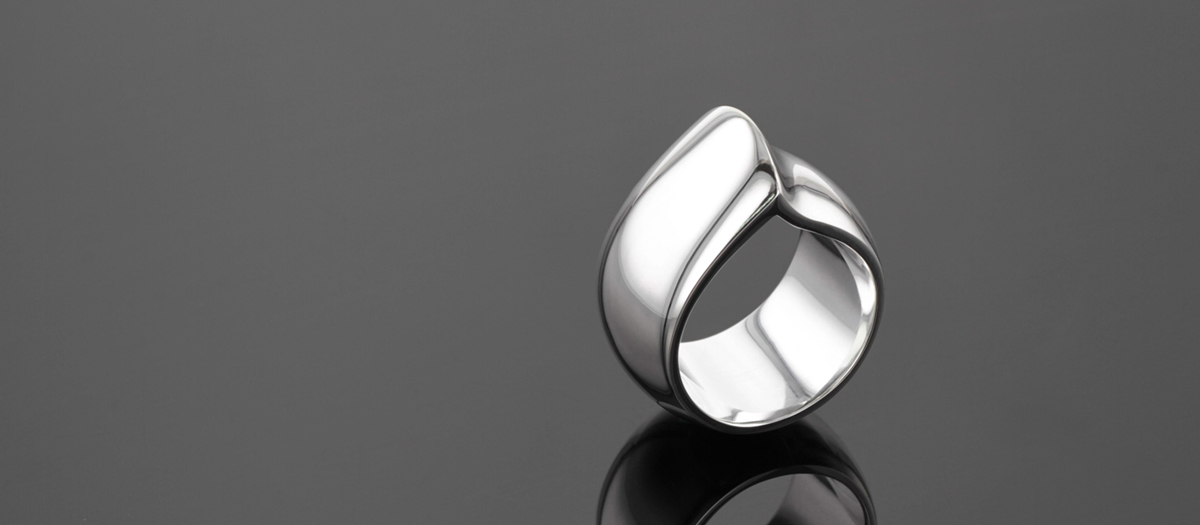 Highly polished sterling silver ring
