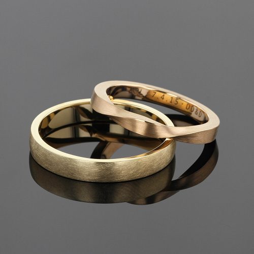 Wedding rings in rose and yellow gold