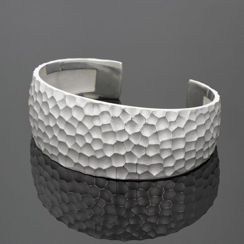 Large bangle in silver with texture