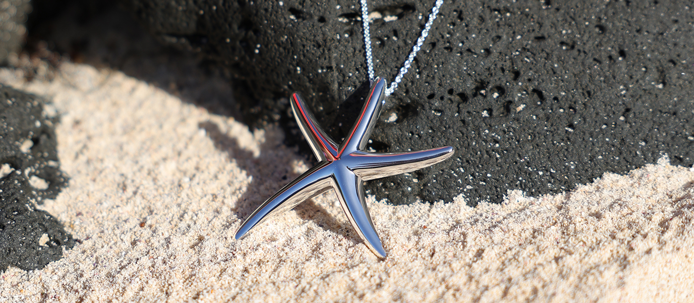 Large seastar shaped pendant in polished silver