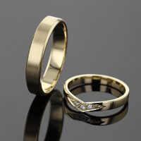 Wedding rings in 18ct yellow gold