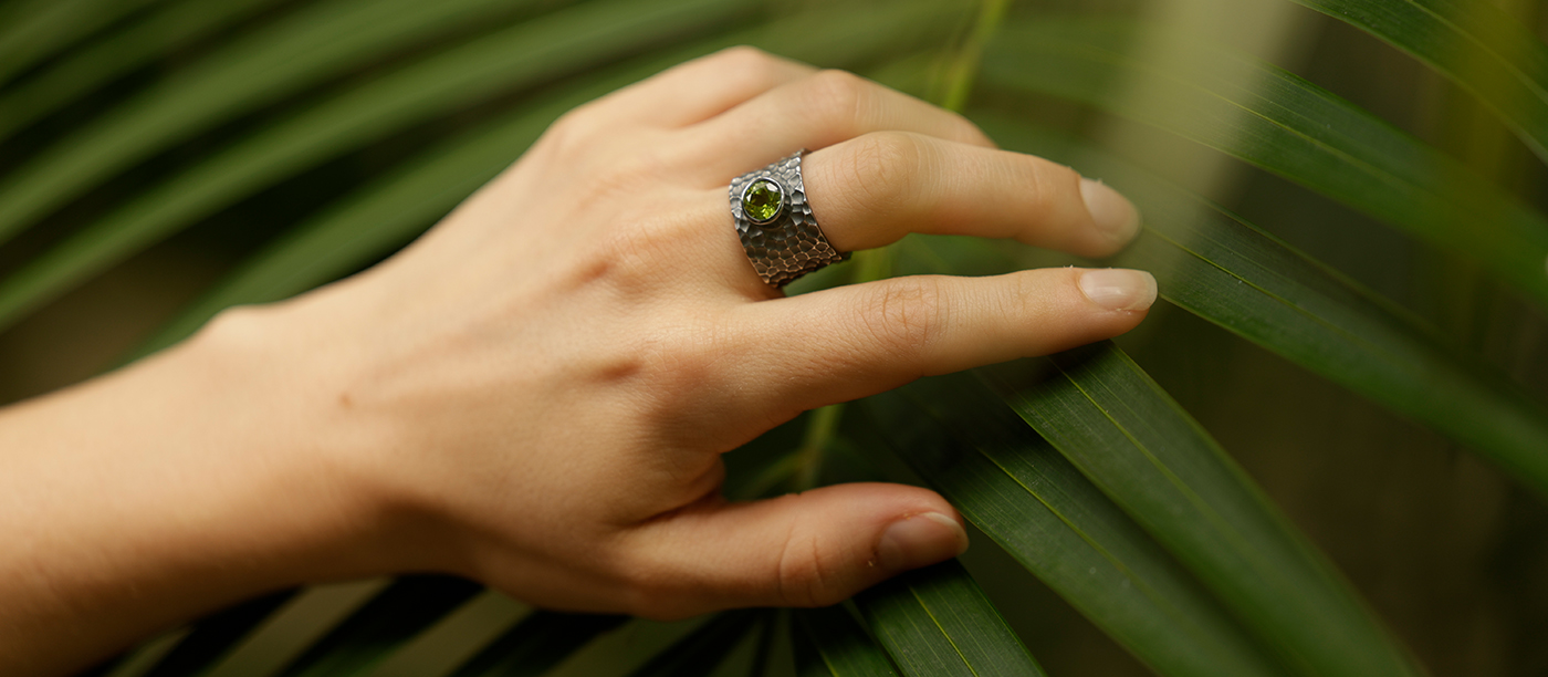 Lava rock textured ring in black silver with a Peridot stone