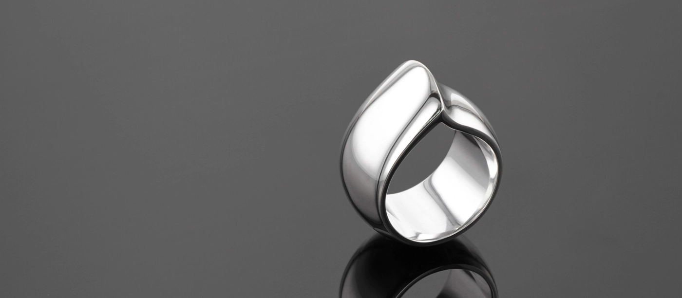 Massive ring in polished sterling silver