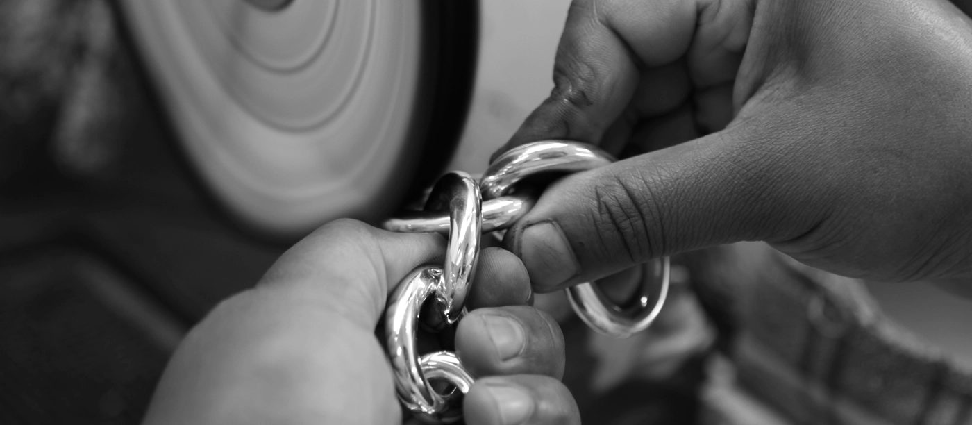 Polishing a collier