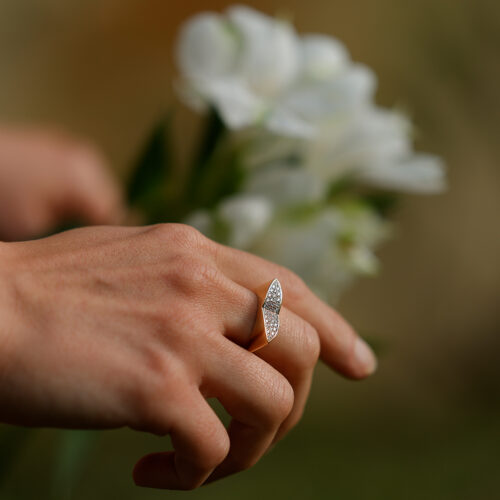 18ct yellow gold ring with diamonds