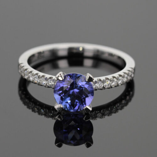 18ct white gold ring with a Tanzanite and diamonds