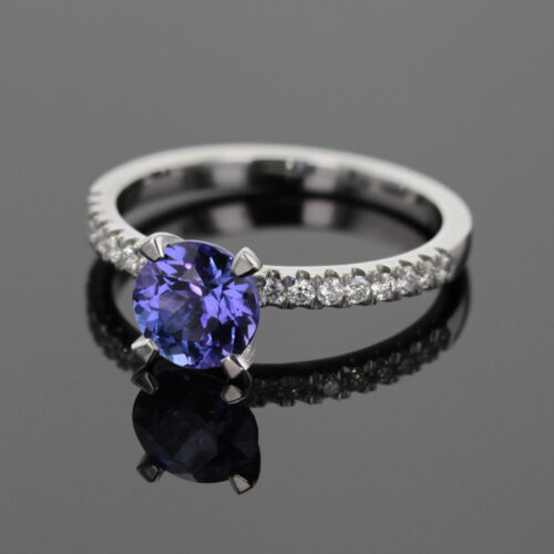 18ct white gold ring with a Tanzanite and diamonds