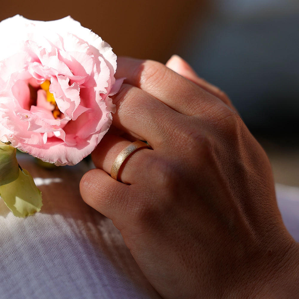 Wedding ring with a frosted matt finish